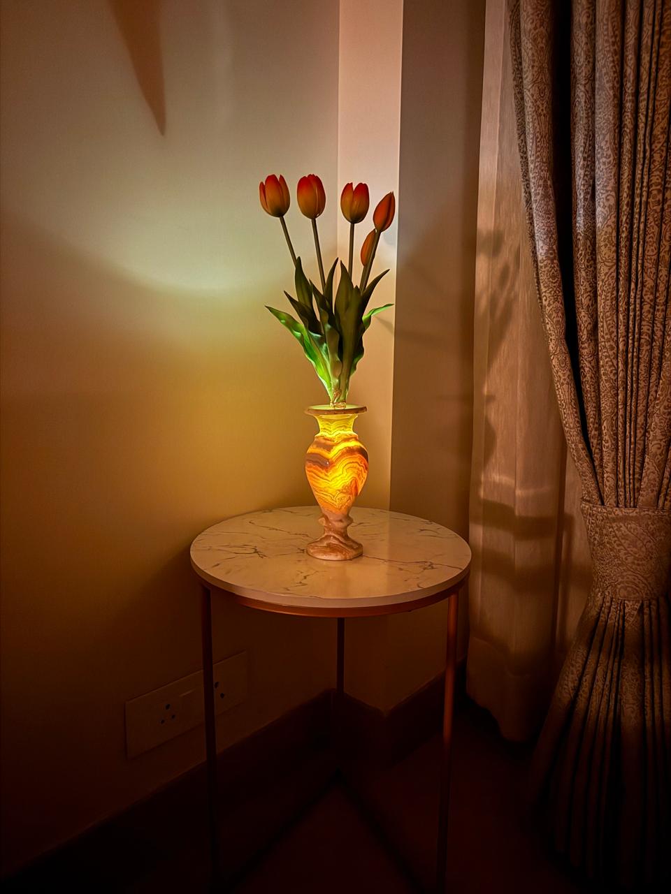 The Amphora L | Egyptian Alabaster Vase Lamp